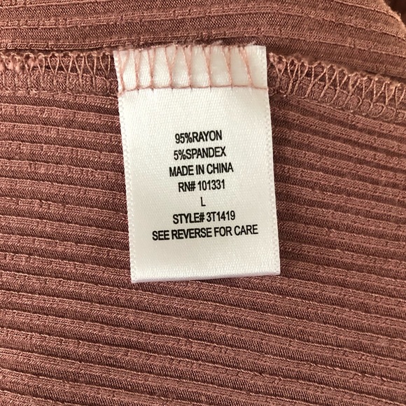 Charlotte Russe Cold Shoulder Top - Picture 5 of 5